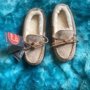 Size 2 kids Lamo Footwear moccasin slippers